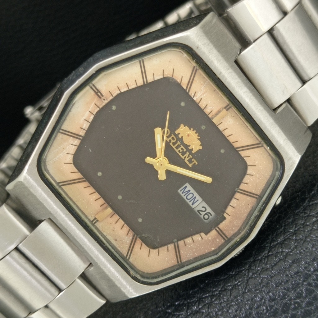 Vintage 1973 Orient Automatic Mens Silver Watch WDaydate  Gold Accents